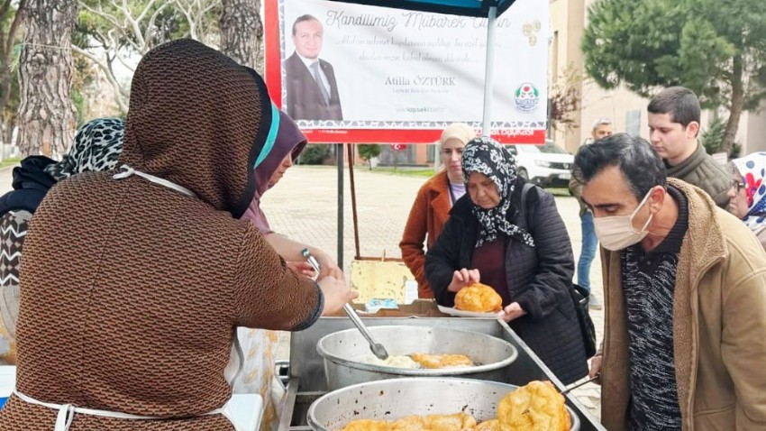 Belediye Miraç kandilinde vatandaşlara lokma dağıttı.