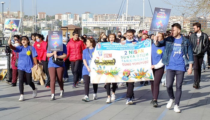 ÇOMÜ’lü öğrenciler Dünya Otizm Günü'nde yürüdü
