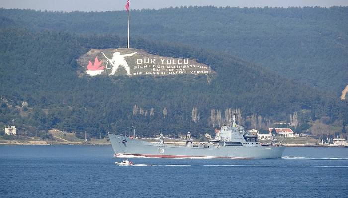 Rus savaş gemisi Çanakkale Boğazı’ndan geçti (VİDEO)