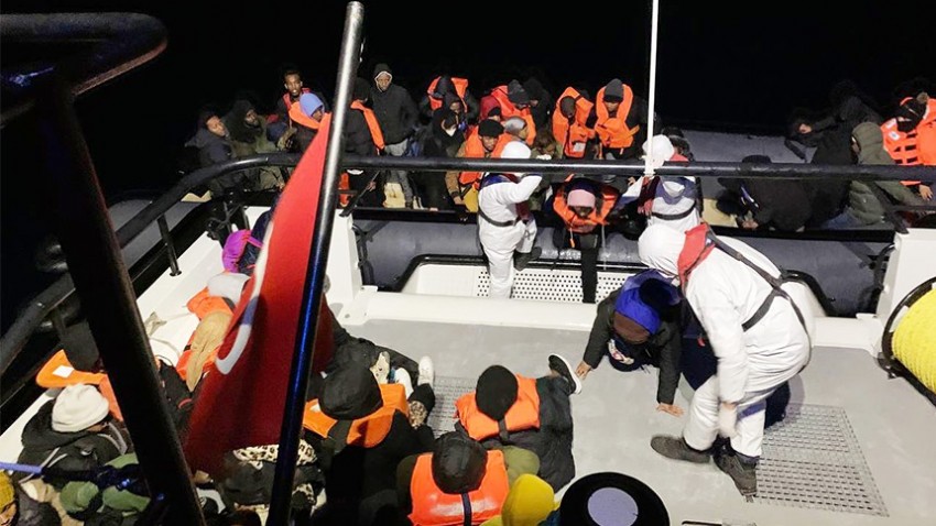 Ayvacık’ta 50 düzensiz göçmen yakalandı