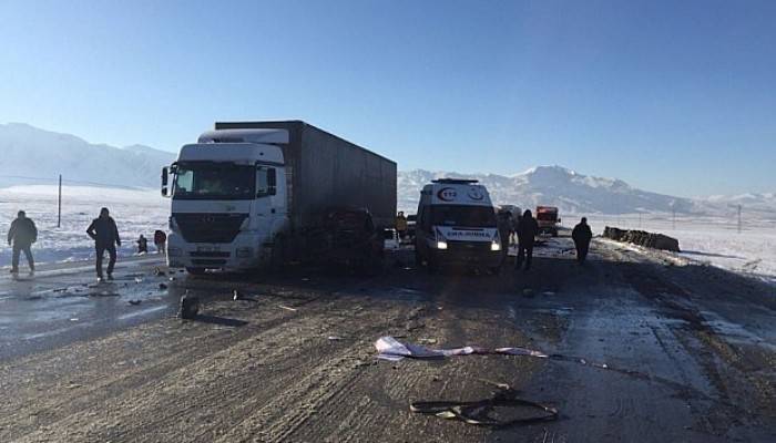 Ağrı’da trafik kazası: 2 ölü, 1 yaralı