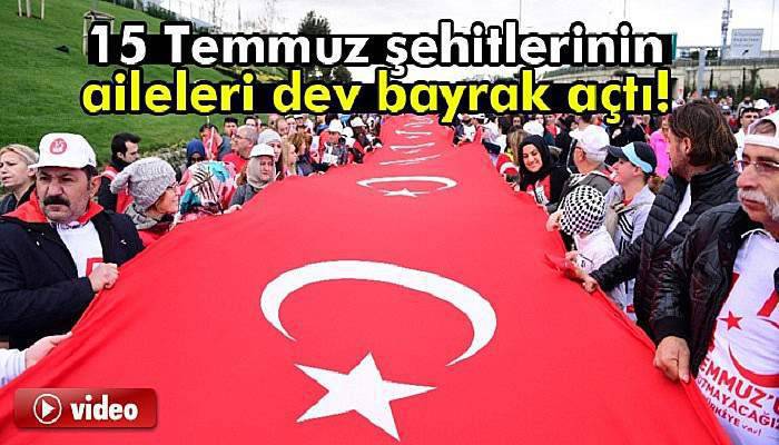 15 Temmuz gazileri ve şehit aileleri, maratonda 93 metrelik bayrakla yürüdü