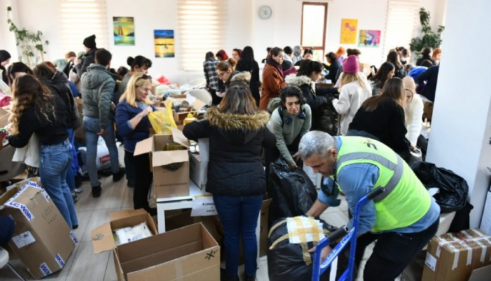 Çanakkale Belediyesi Yardım Malzemelerini Toplanmaya Devam Ediyor