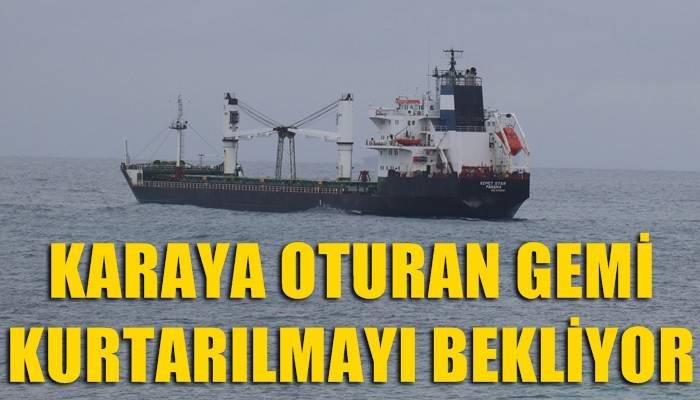 Bozcaada açıklarında karaya oturan kum yüklü gemi kurtarılmayı bekliyor (VİDEO)