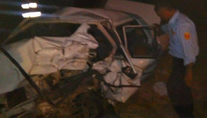 Hafif ticari araçla otomobil çarpıştı: 2 ölü, 7 yaralı