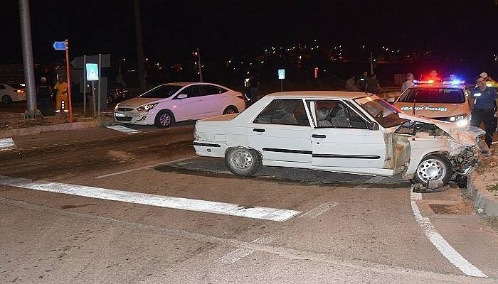 Çanakkale'de zincirleme kaza: 2 yaralı (VİDEO)