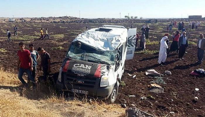 Öğrenci servisi kaza yaptı: Yaralılar var