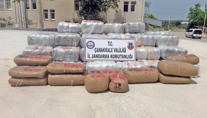 Sahilde 1.5 ton esrar ele geçirildi