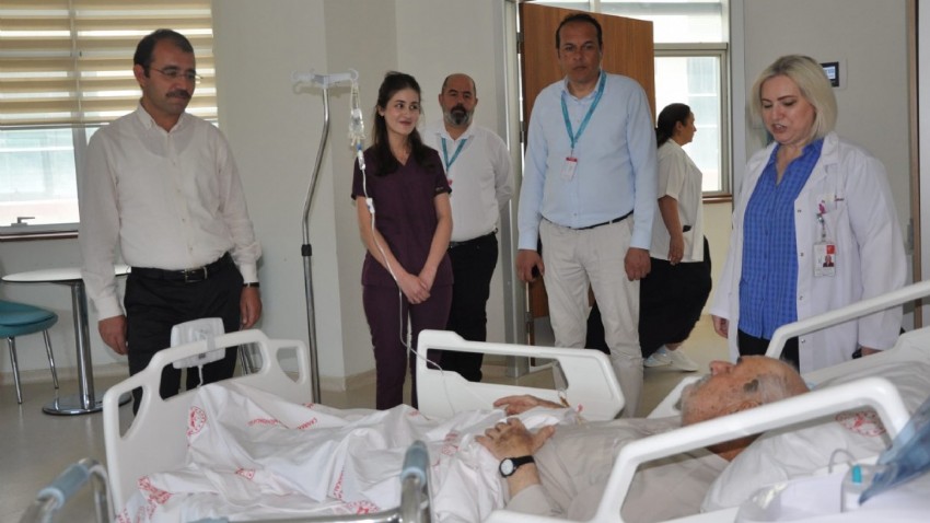 Erdinç Dolu Biga Devlet Hastanesinde Serviste Yatan Hastaları Ziyaret Etti