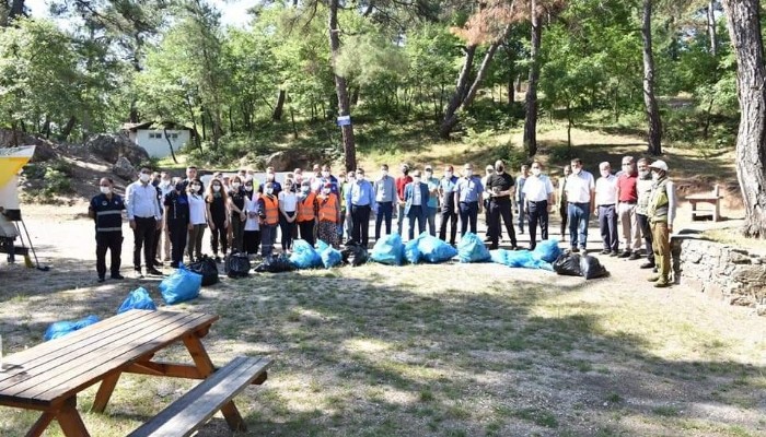 Çan’da belediye ekipleri mesire alanını temizledi