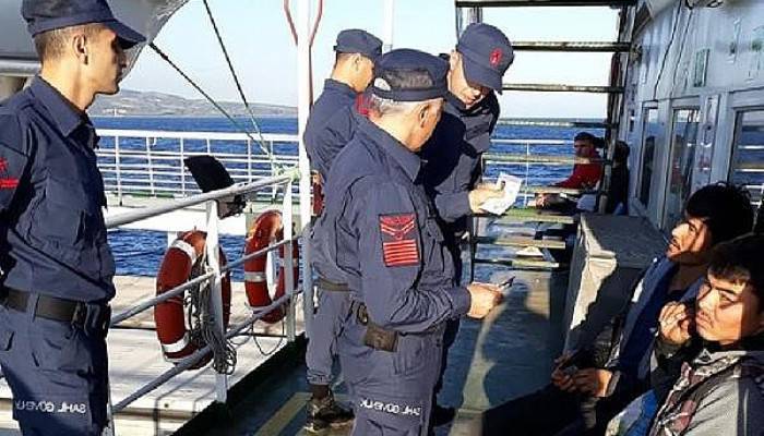 Sahil Güvenlik ekipleri, feribotlarda kimlik kontrolü yaptı