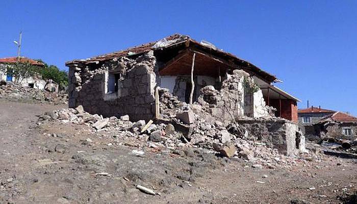 Ayvacıklı depremzedeler yeni evlerini bekliyor (VİDEO)