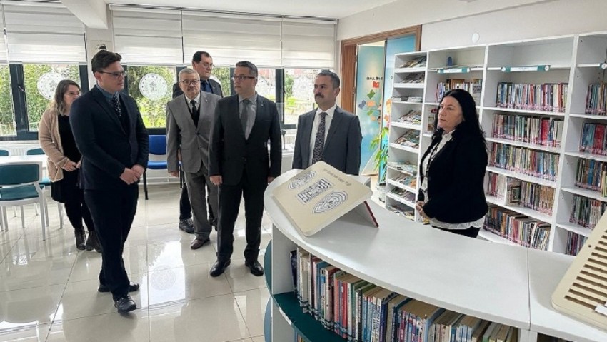 Vali İlhami Aktaş, Mehmet Akif Ersoy İl Halk Kütüphanesi'nde İncelemelerde Bulundu