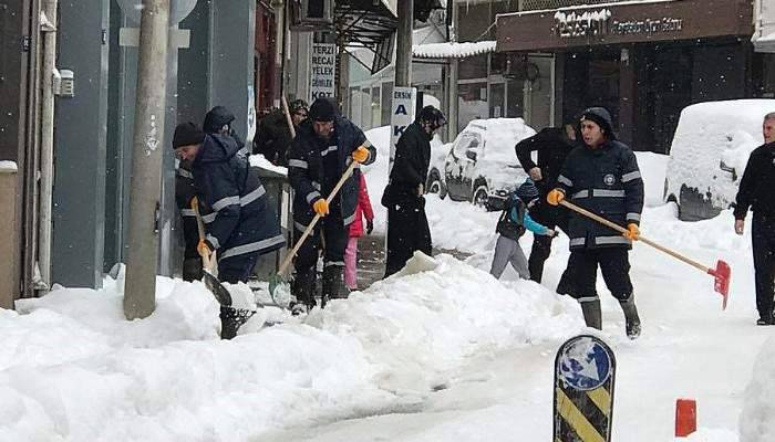 Biga Belediyesi karla mücadele çalışmalarını sürdürüyor