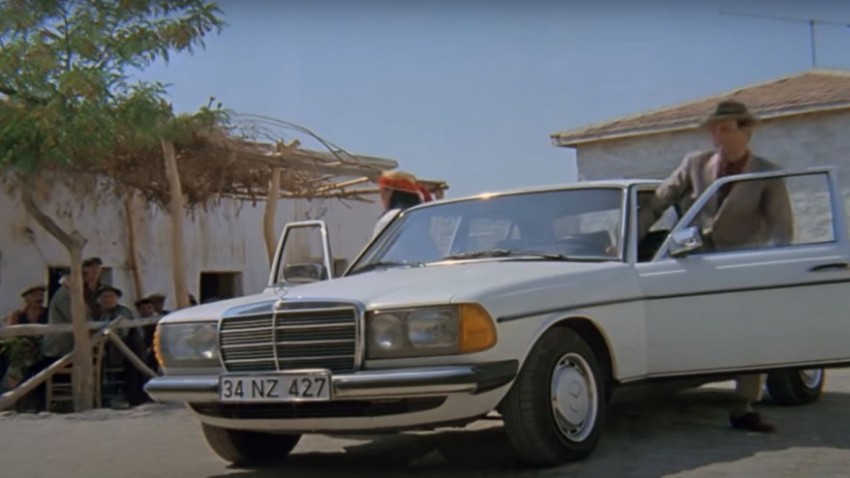 Kemal Sunal’ın filmlerinde de kullandığı Mercedes satışa çıkarıldı (VİDEO)