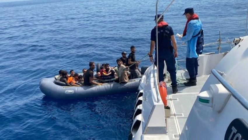 Ayvacık Açıklarında 18 Kaçak Göçmen Yakalandı