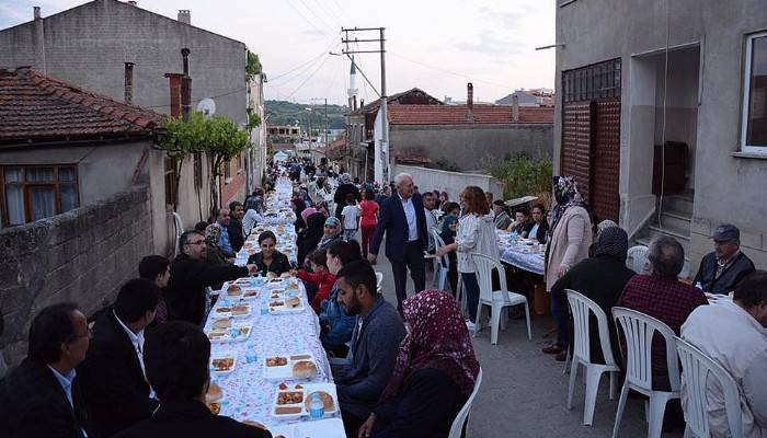 Lapseki'de iftarlar devam ediyor