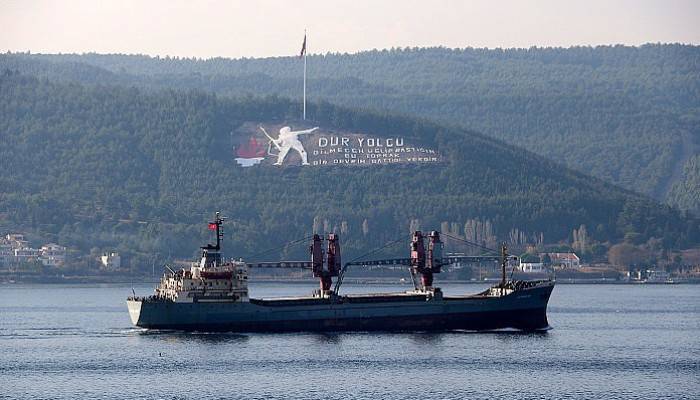 Rus askeri kargo gemisi, Çanakkale Boğazı'ndan geçti