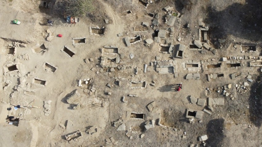 Çanakkale'de antik kent kazılarında çocuk mezarlığı keşfedildi