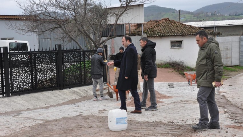 Kaymakam Dolu Abdiağa Köyünde Yapılan Kilit Taş Döşeme Çalışmasını İnceledi