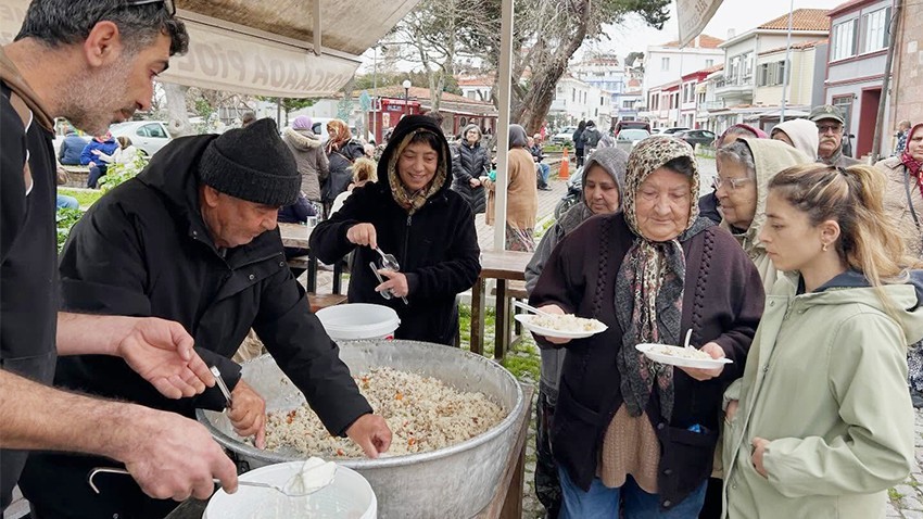 Bozcaada’da Vefat Edenler İçin Hayır Programı Düzenlendi