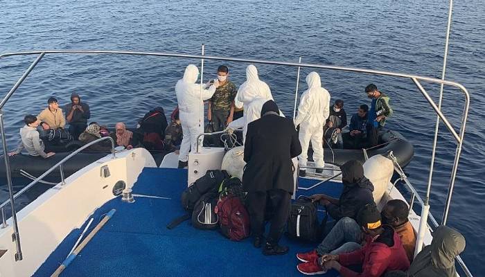 Yunanistan'ın ölüme terk ettiği göçmenleri, Sahil Güvenlik ekipleri kurtardı