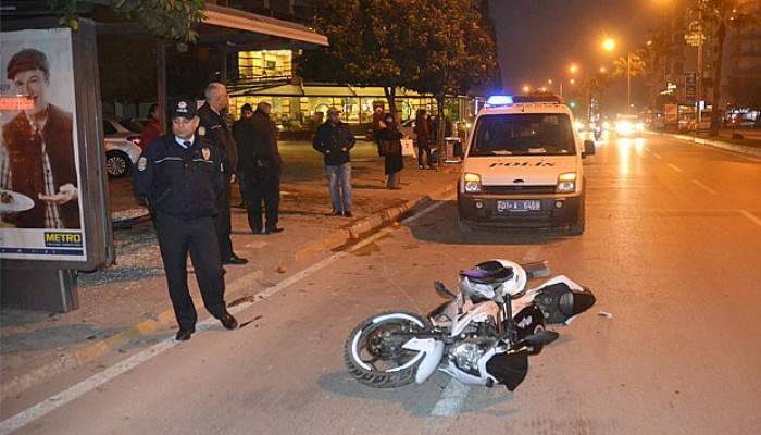  Motosiklet otobüs durağına daldı!