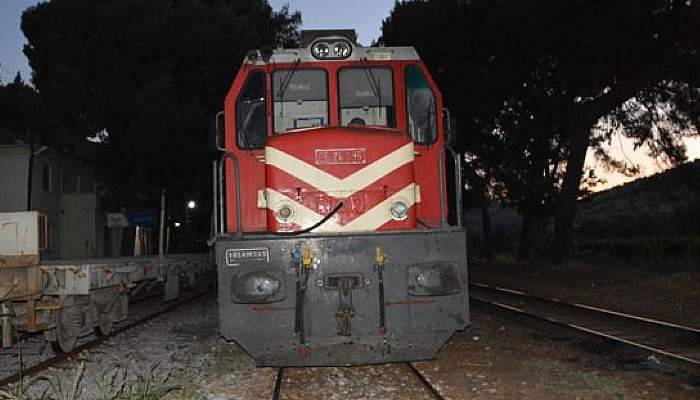 Yolcu dolu tren alev aldı, faciadan dönüldü