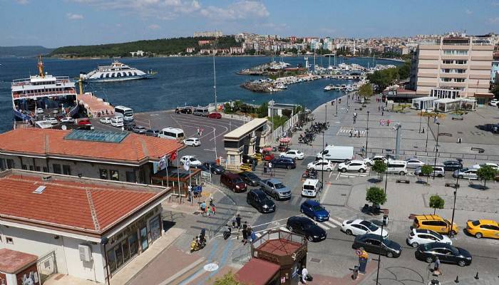 Çanakkale feribot iskelesinde yoğunluk (VİDEO)