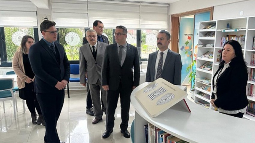 Vali İlhami Aktaş, Mehmet Akif Ersoy İl Halk Kütüphanesini Ziyaret Etti