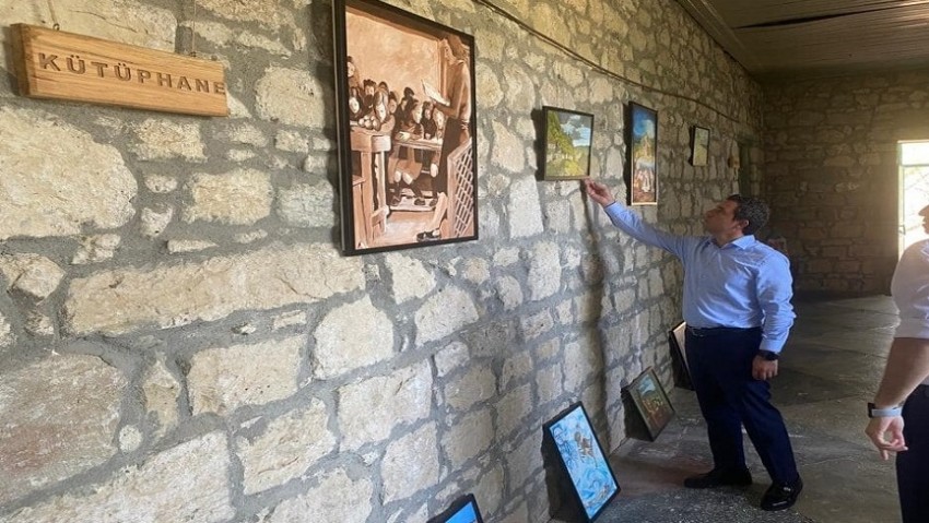 Ayvacık'ta tarihi taş mektep: Eğitimin izleri kütüphane ve müzeyle yaşıyor