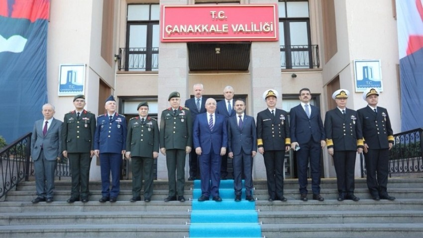 Milli Savunma Bakanı Yaşar Güler, Çanakkale Valiliğini Ziyaret Etti