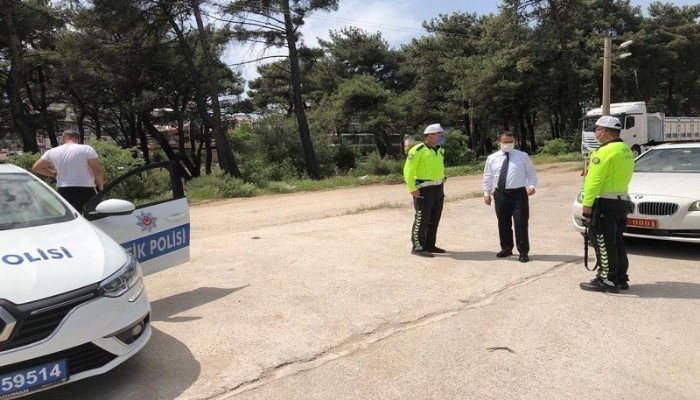 Vali Aktaş, polis kontrol noktasını denetledi