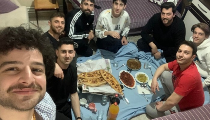 AK Gençler öğrencilerle iftar sofrasında buluştu