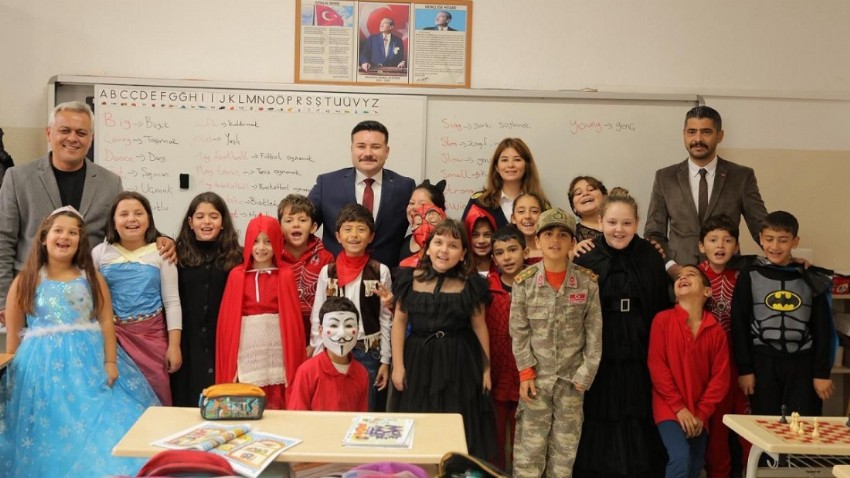 Acar’dan Cumhuriyet İlkokulu’na renkli ziyaret