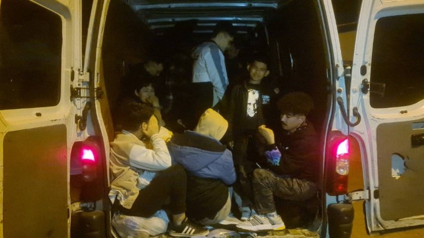 Aracın içinde 34 düzensiz göçmen yakalandı