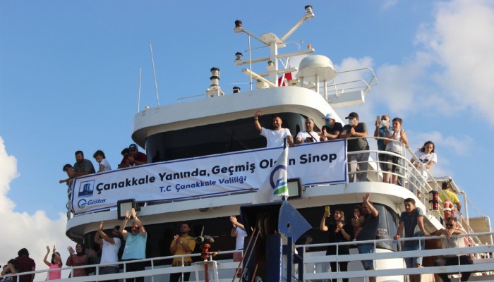 Mahsur kalan tatilcilerin tahliyesi için feribot ilk seferini yaptı