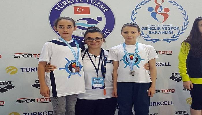 İÇDAŞ Spor yüzücüleri havuzdan 4 madalya çıkardı