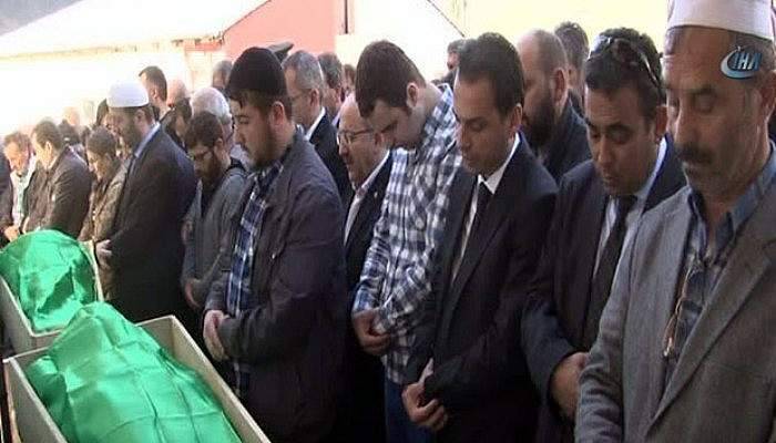 Zonguldak’taki akrabalarının cenazesinde böyle saf tutmuşlardı