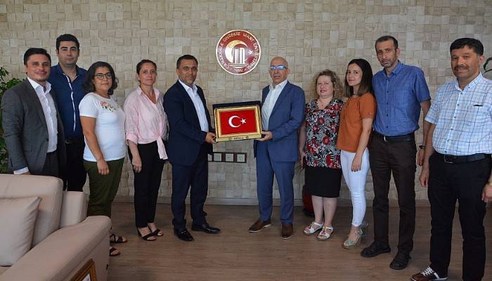 Hak-İş Sendikası’ndan Rektör Prof. Dr. Sedat Murat’a Ziyaret