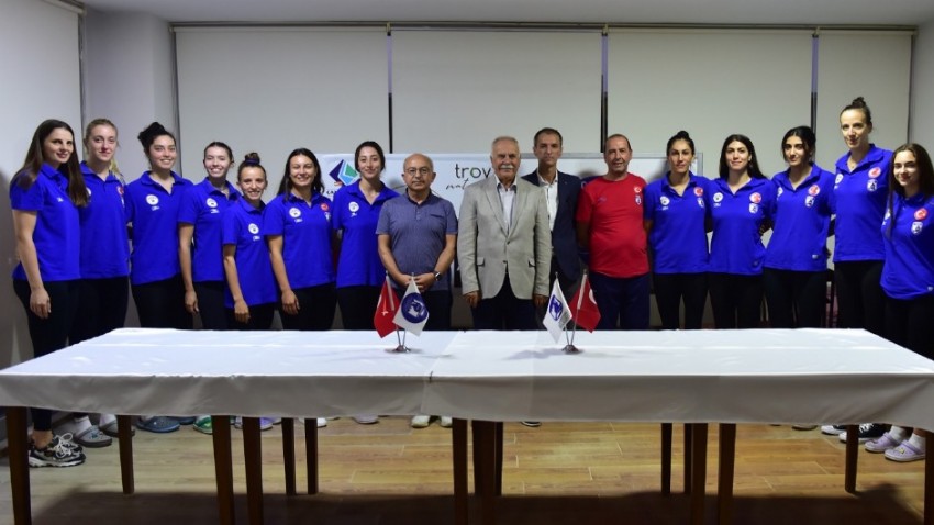 Başkan Gökhan'dan Belediyespor'a Ziyaret