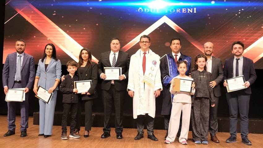 ÇOMÜ’de Başarı ve Gurur Günü EN’ler ve Akademik Yükseltme Töreni Gerçekleşti