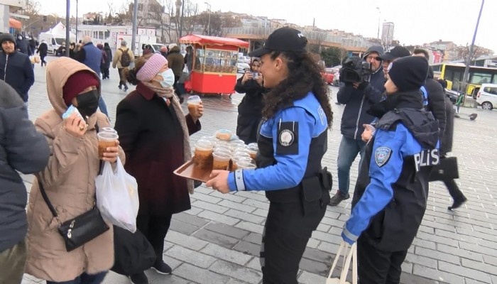 Üsküdar Meydanı'nda Çanakkale menüsü dağıtıldı (VİDEO)