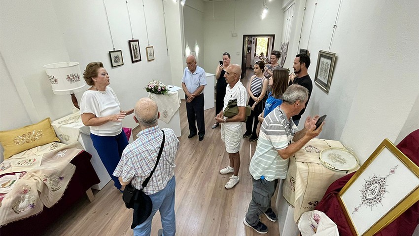 90 parçalık el emeği göz nuru sergisi ziyarete açıldı