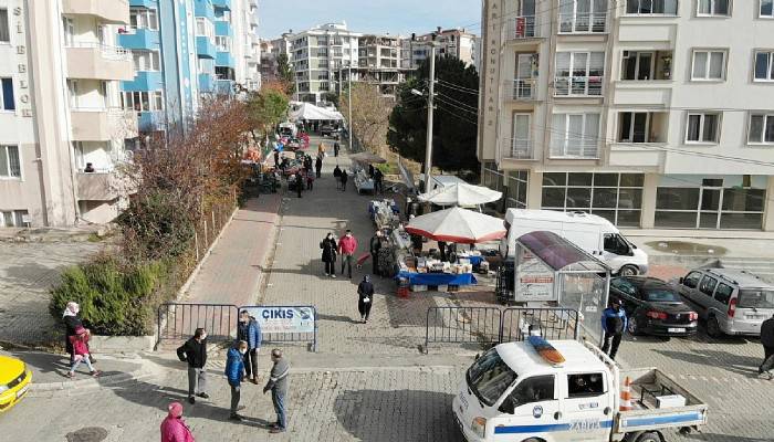 Esnaflar Pazarcıların Tezgah Açmasına İzin Vermedi