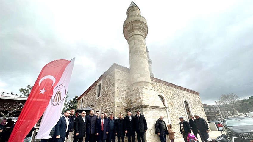 Çınarlı Köyü Tarihi Camii ibadete açıldı
