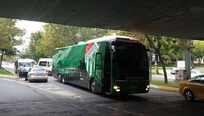 Bursaspor takım otobüsü yolda kaldı