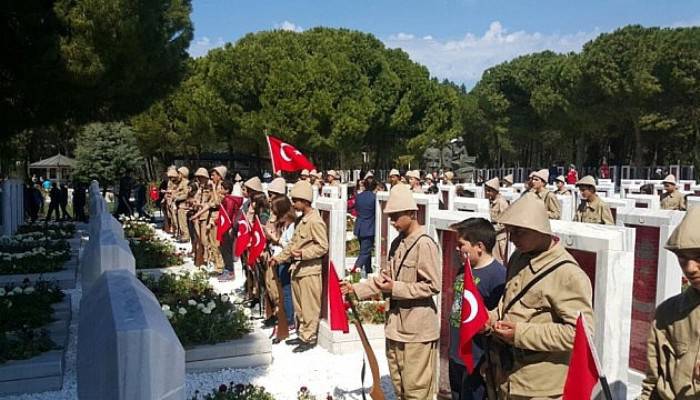 Çocuk Kulübü Üyeleri Çanakkale'de Tarihi Yeniden Yaşadı