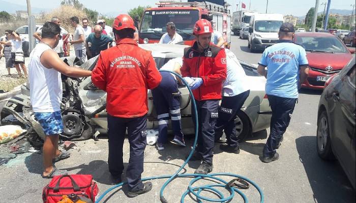 Burhaniye’de trafik kazası: 4 yaralı