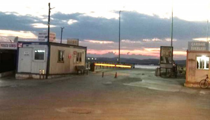 ÇARDAK FERİBOT İSKELESİ KULLANIMA KAPATILDI
